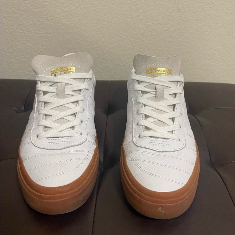 Authentic Converse white leather sneakers 👟 . Iconic look sneaker 👟.